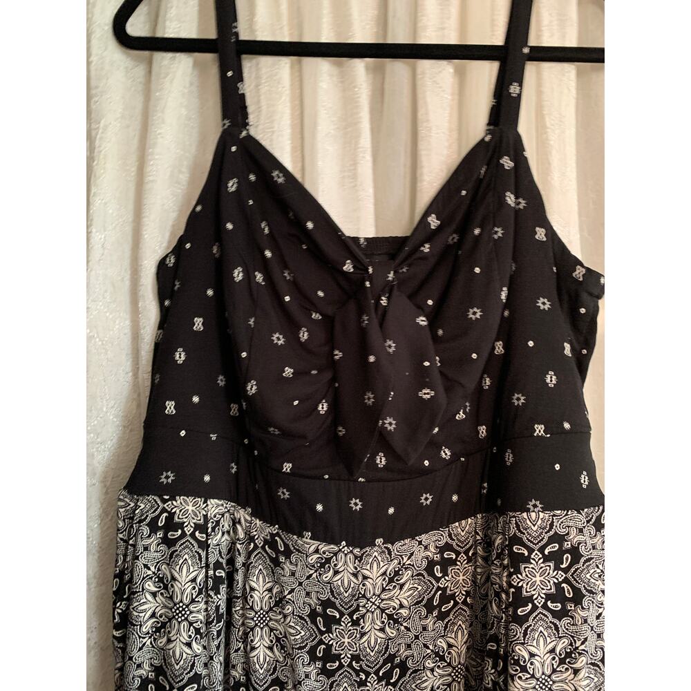 TORRID Tie Front Wide Leg Jumpsuit Black/White Paisley Boho Sizez 1 (14/16) - Picture 5 of 7